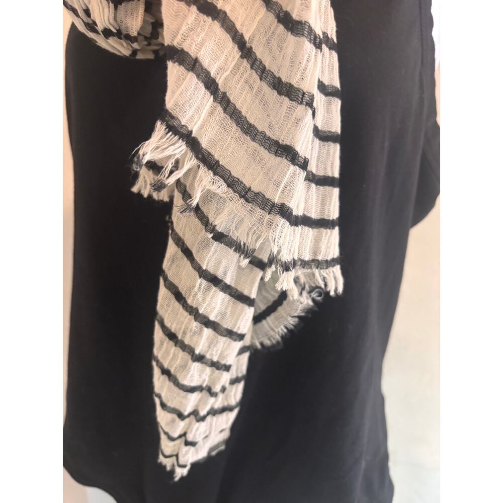 Black White Stripe Lightweight Pleated Scarf Shawl Wrap Fringe - Picture 2 of 2